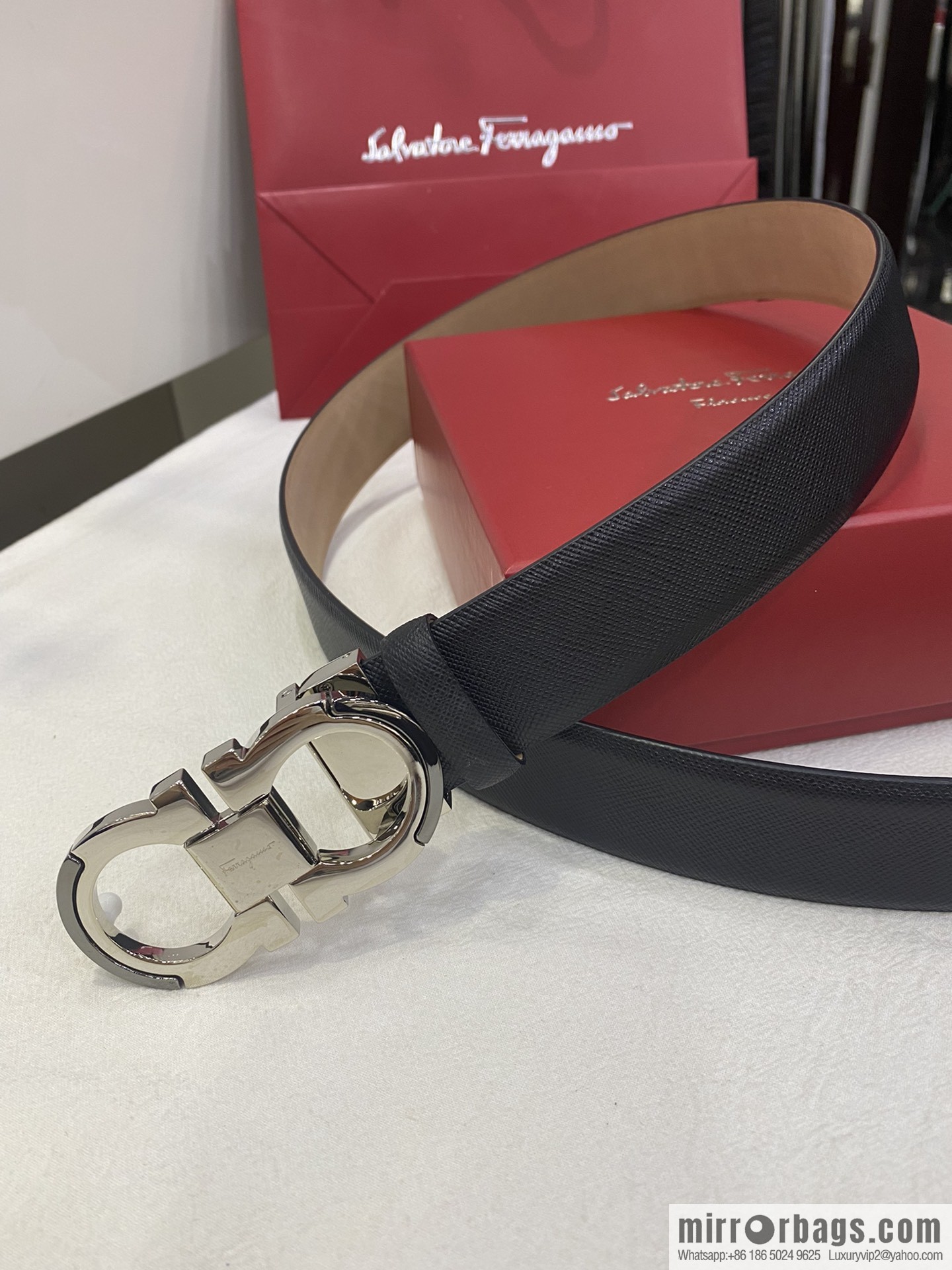 Ferragamo's new 3.5cm Gancio double-circle intercolored edge metal clip buckle, with the first layer of cowhide belt