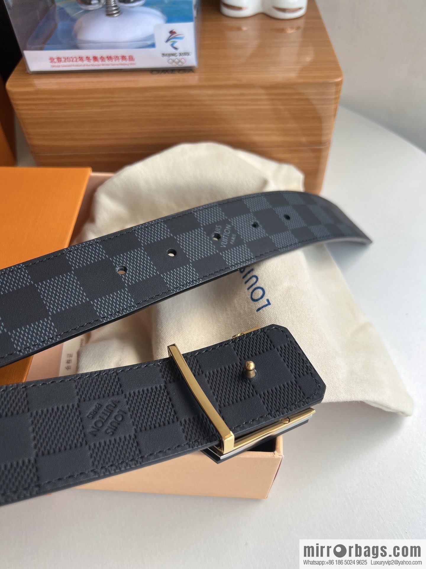 LV/Louis Vuitton, iconic LV Initiales logo men's 40mm belt