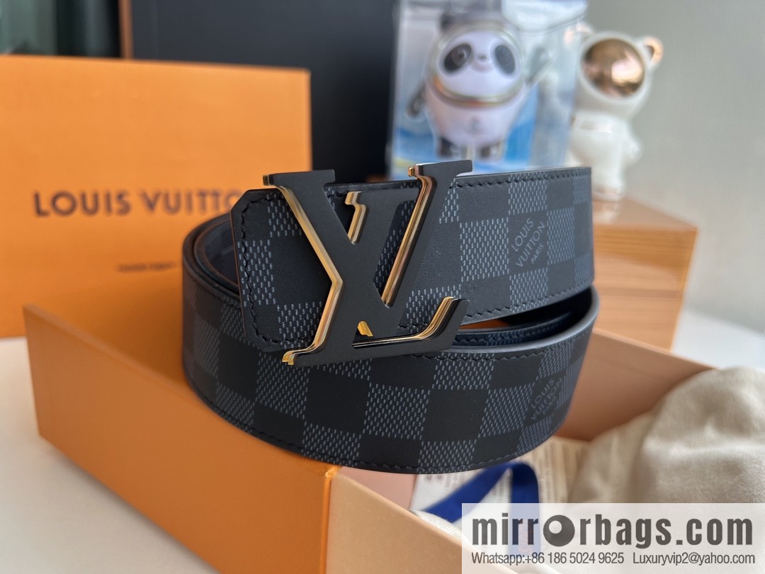 LV/Louis Vuitton, iconic LV Initiales logo men's 40mm belt