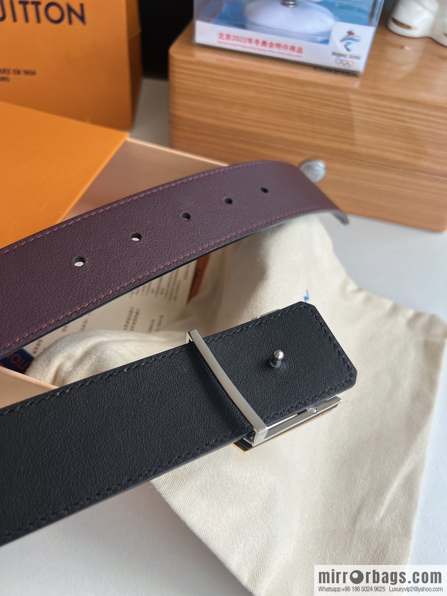 LV/Louis Vuitton, iconic LV Initiales logo men's 40mm belt