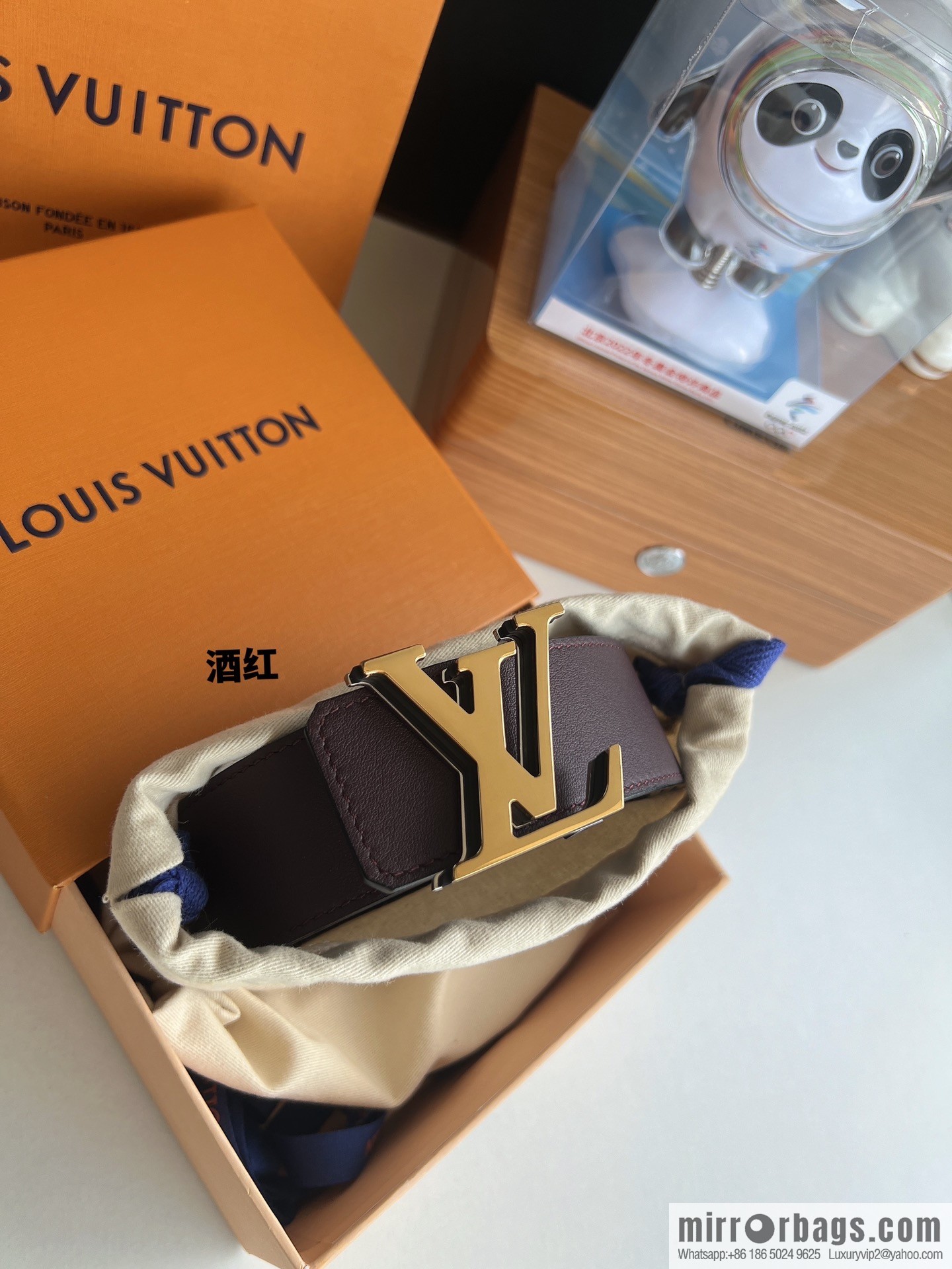 LV/Louis Vuitton, iconic LV Initiales logo men's 40mm belt