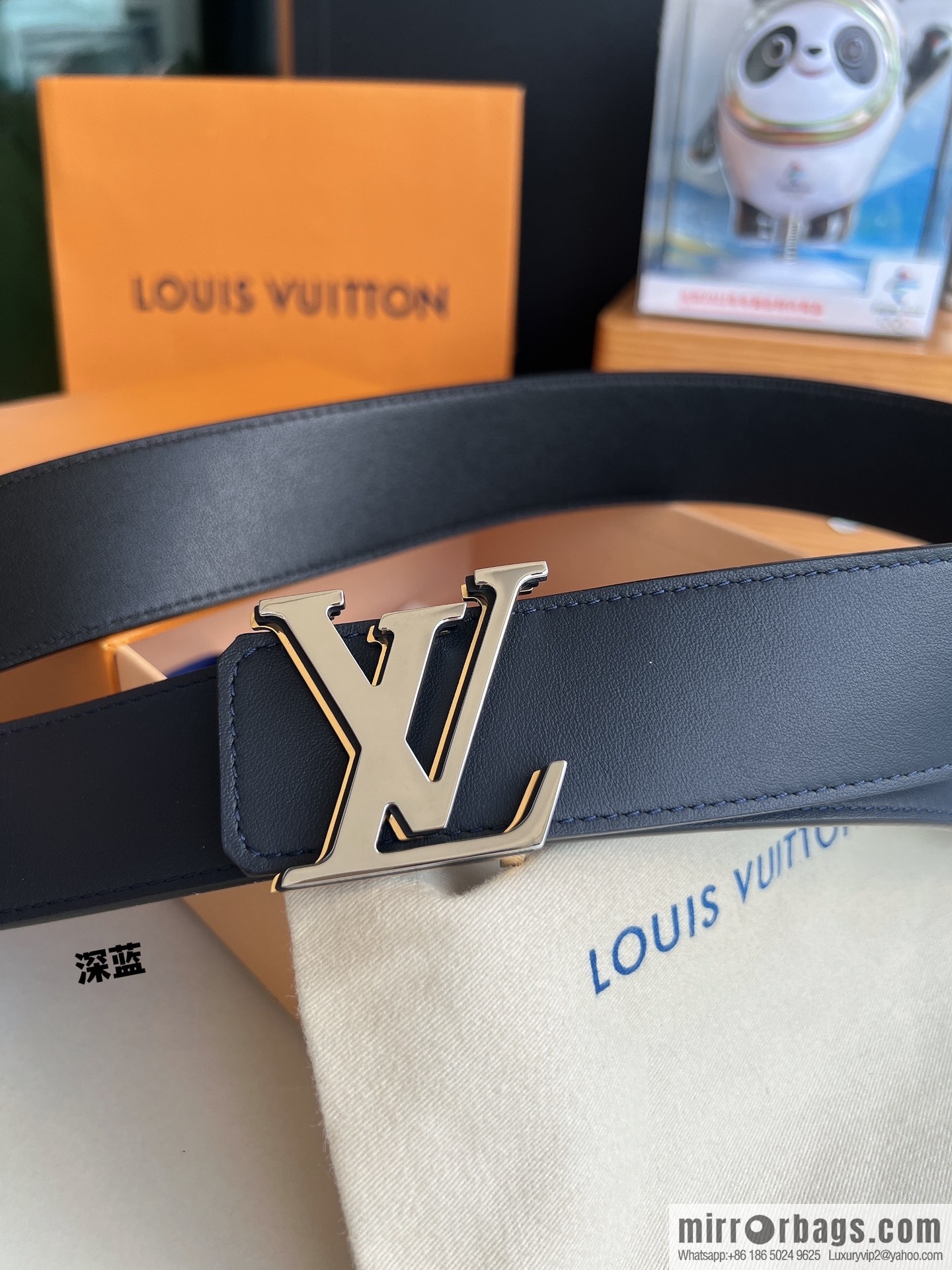 LV/Louis Vuitton, iconic LV Initiales logo men's 40mm belt