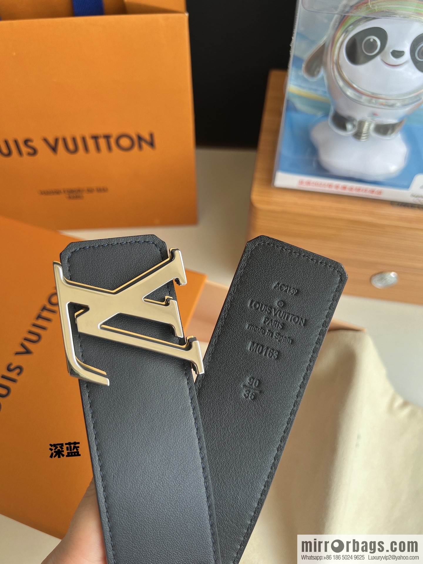 LV/Louis Vuitton, iconic LV Initiales logo men's 40mm belt