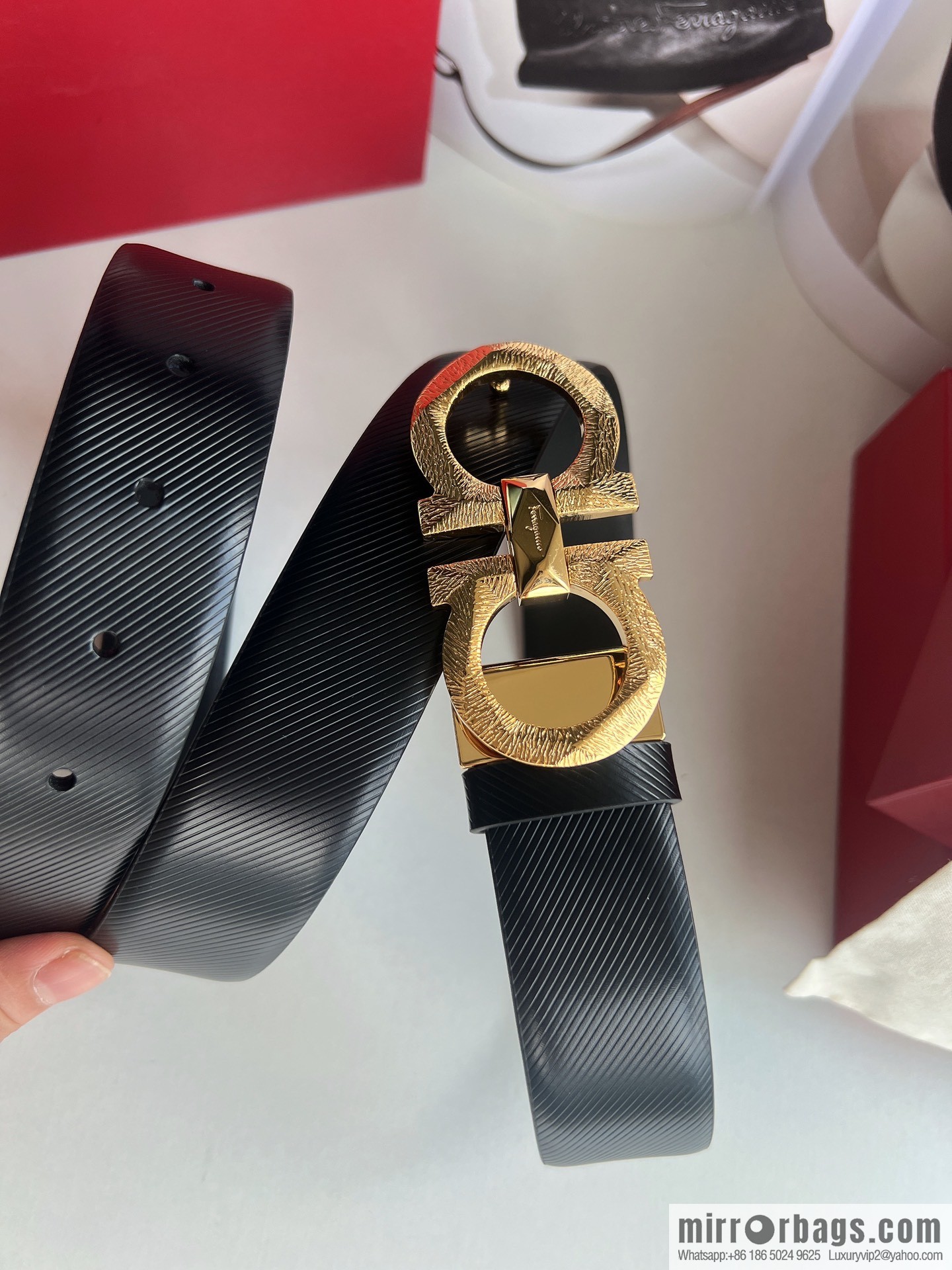 Ferragamo Ferragamo, first layer cowhide embossed pattern Gancini pattern metal buckle men's 3.5cm belt