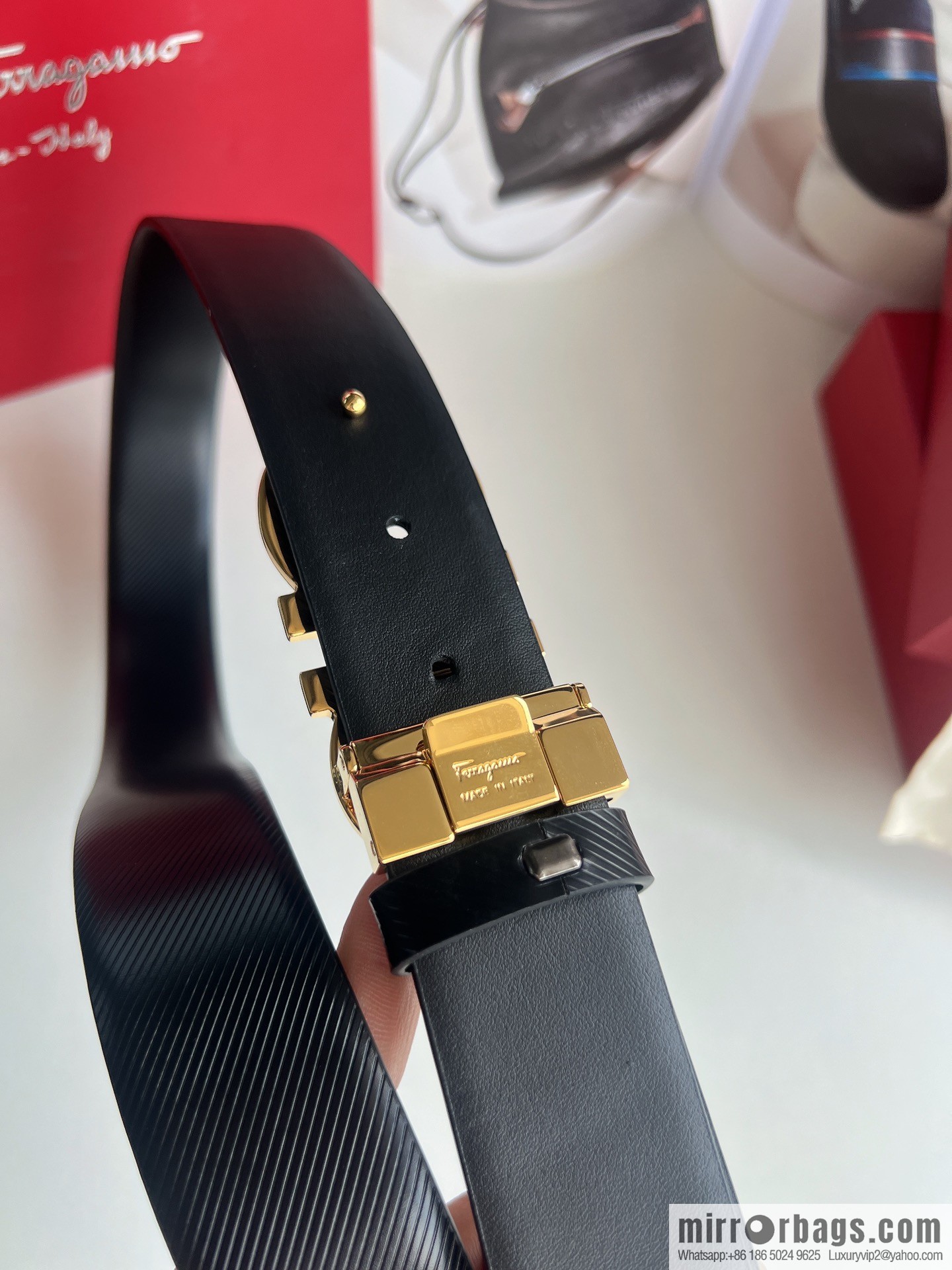 Ferragamo Ferragamo, first layer cowhide embossed pattern Gancini pattern metal buckle men's 3.5cm belt