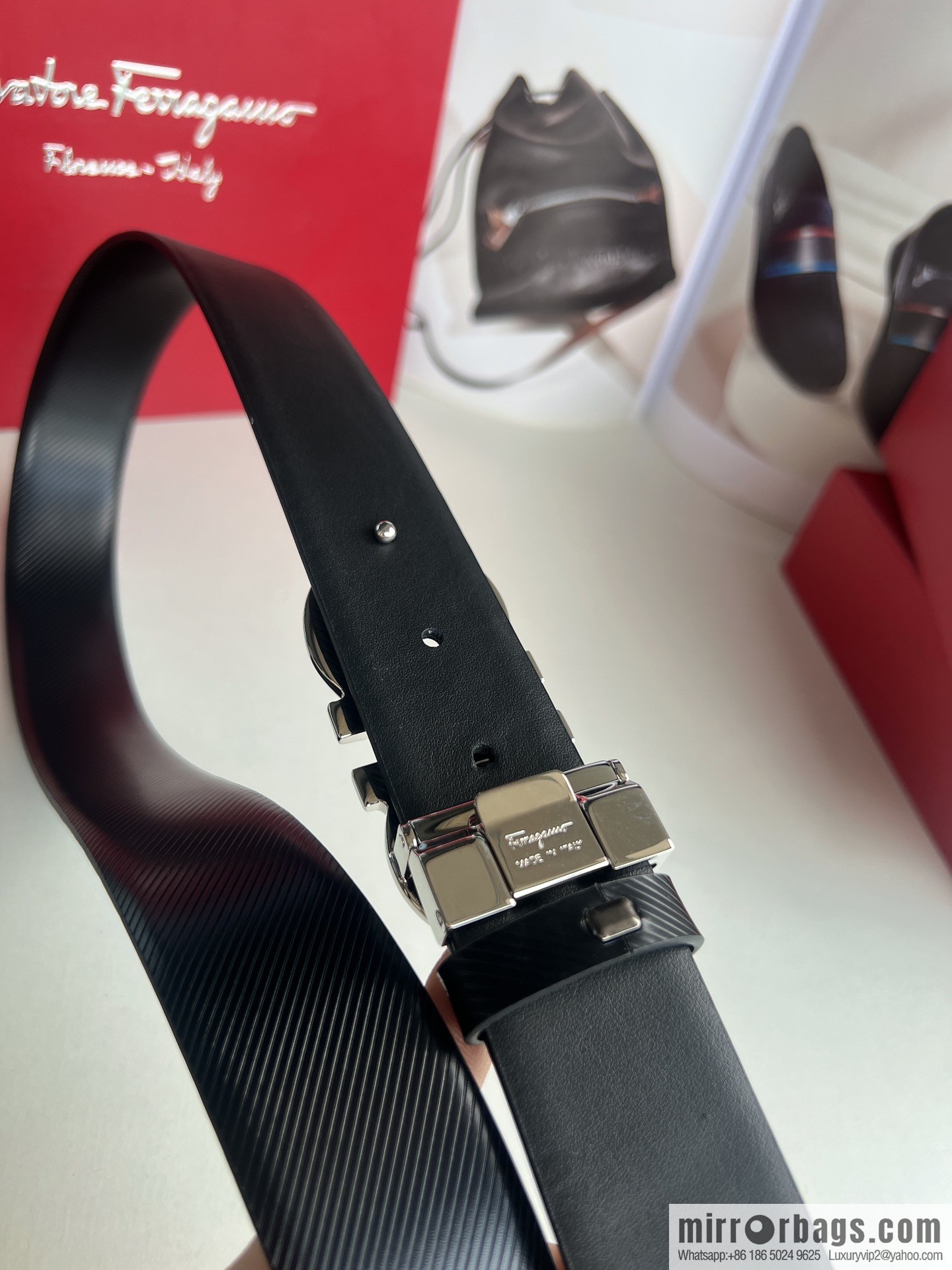 Ferragamo Ferragamo, first layer cowhide embossed pattern Gancini pattern metal buckle men's 3.5cm belt