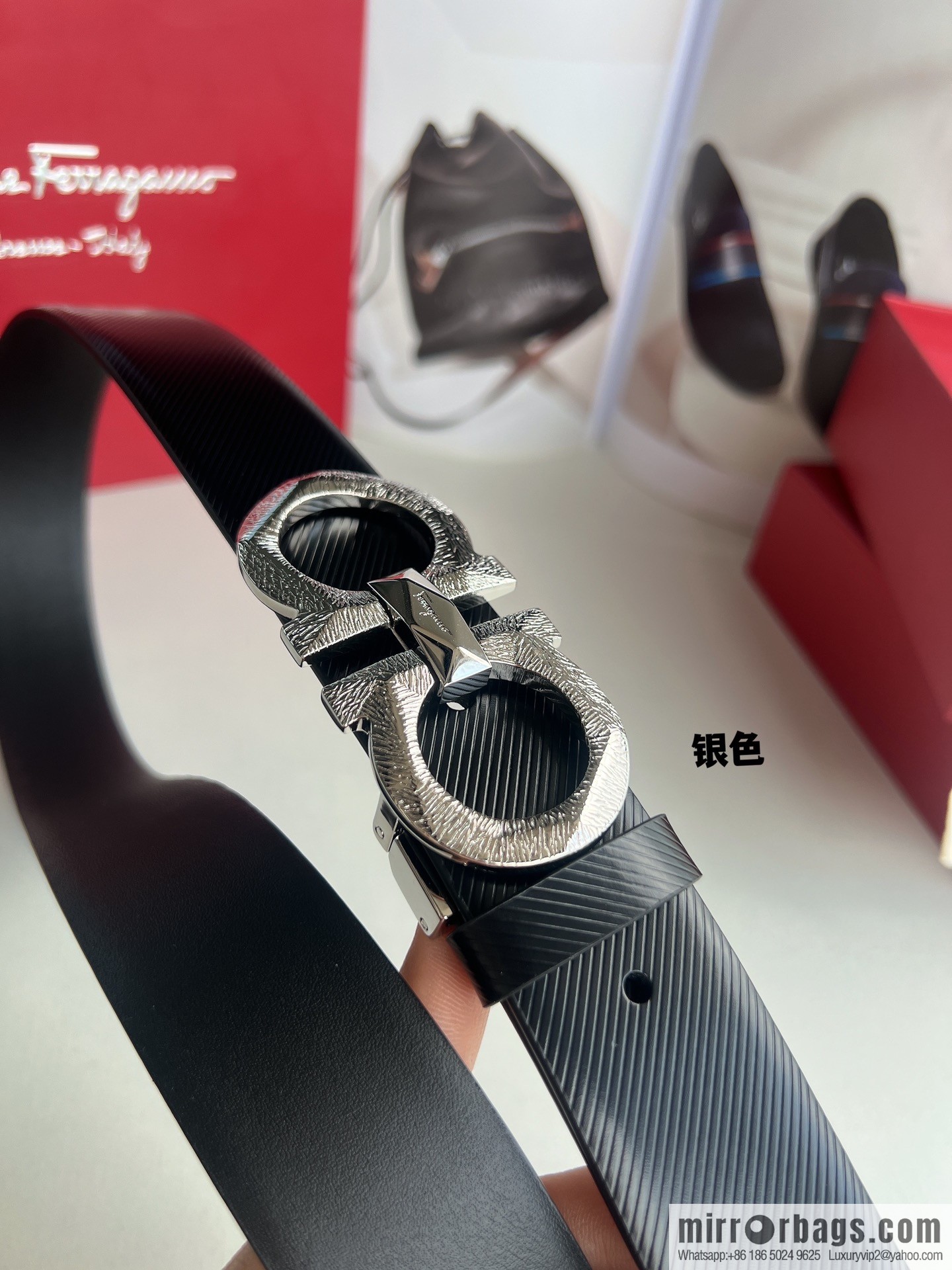 Ferragamo Ferragamo, first layer cowhide embossed pattern Gancini pattern metal buckle men's 3.5cm belt