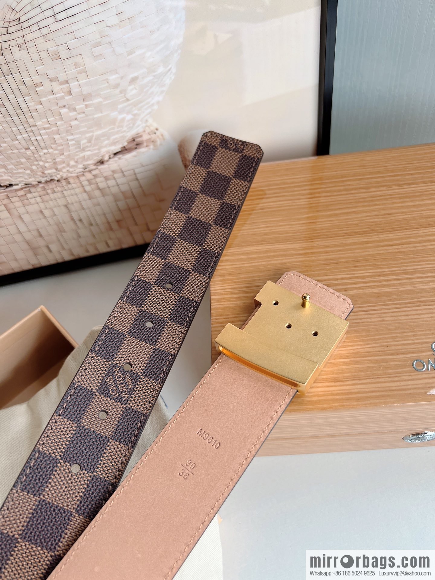 LV/Louis Vuitton, imported leather with Monogram's unique printed 40mm men's belt printed on the surface