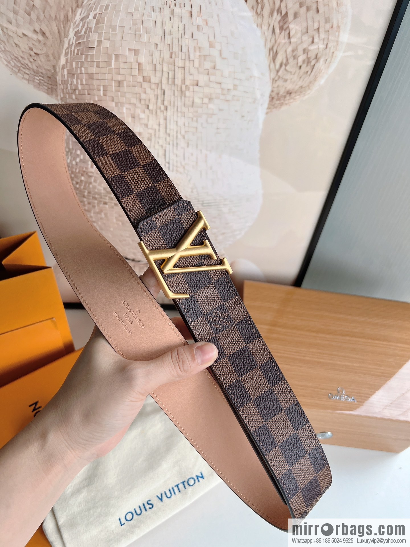 LV/Louis Vuitton, imported leather with Monogram's unique printed 40mm men's belt printed on the surface