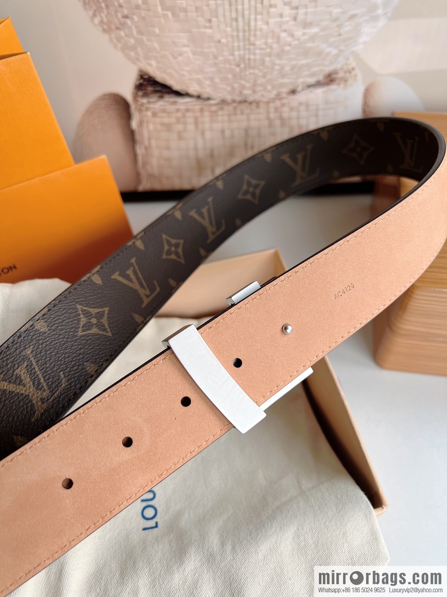 LV/Louis Vuitton, imported leather with Monogram's unique printed 40mm men's belt printed on the surface