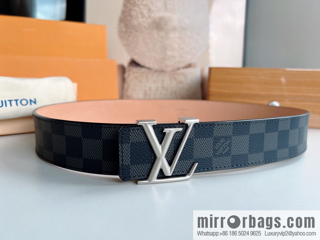 LV/Louis Vuitton, imported leather with Monogram's unique printed 40mm men's belt printed on the surface