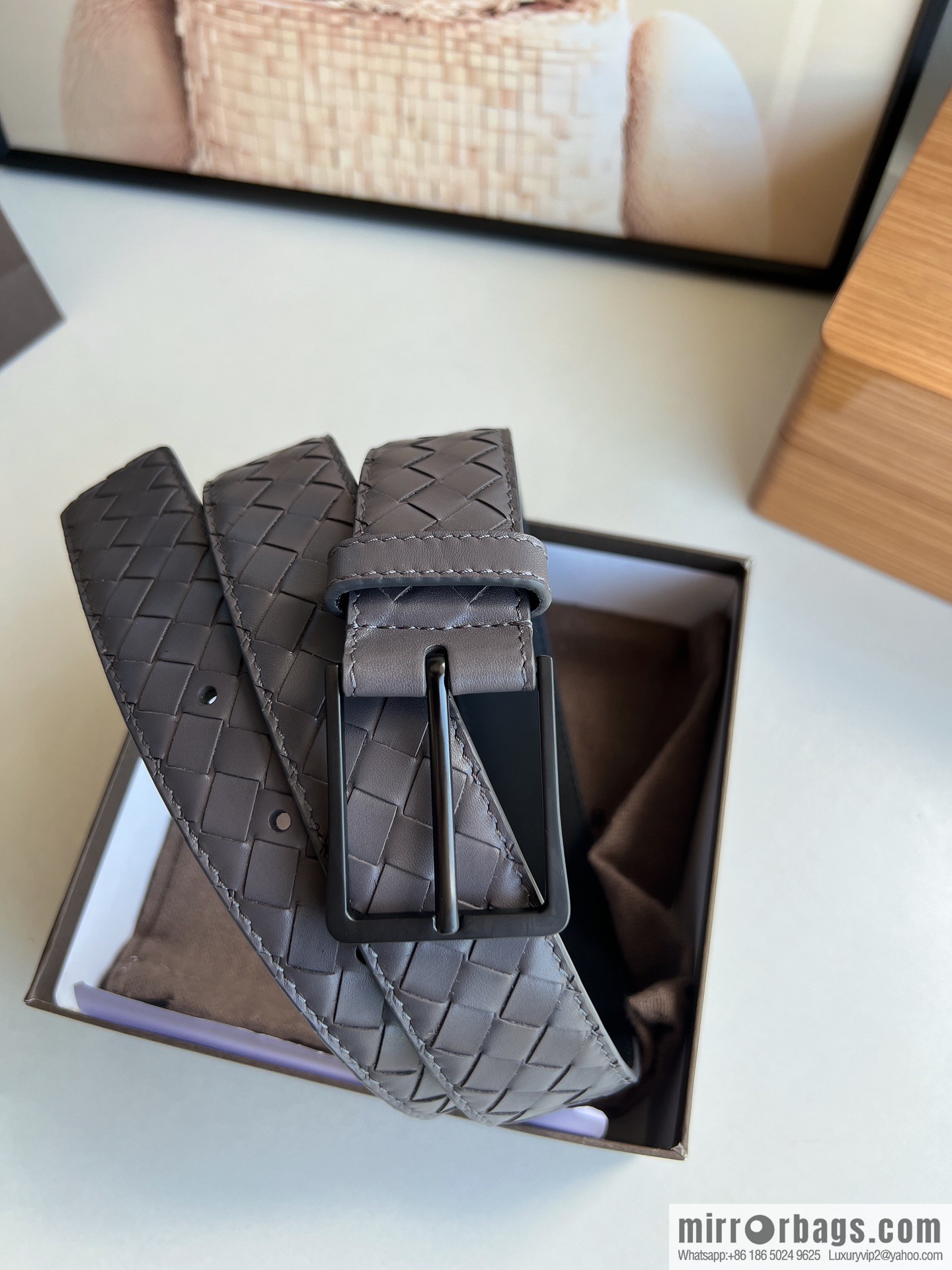 BV Baodian, imported calfskin woven small squares become a typical logo 3.5cm belt