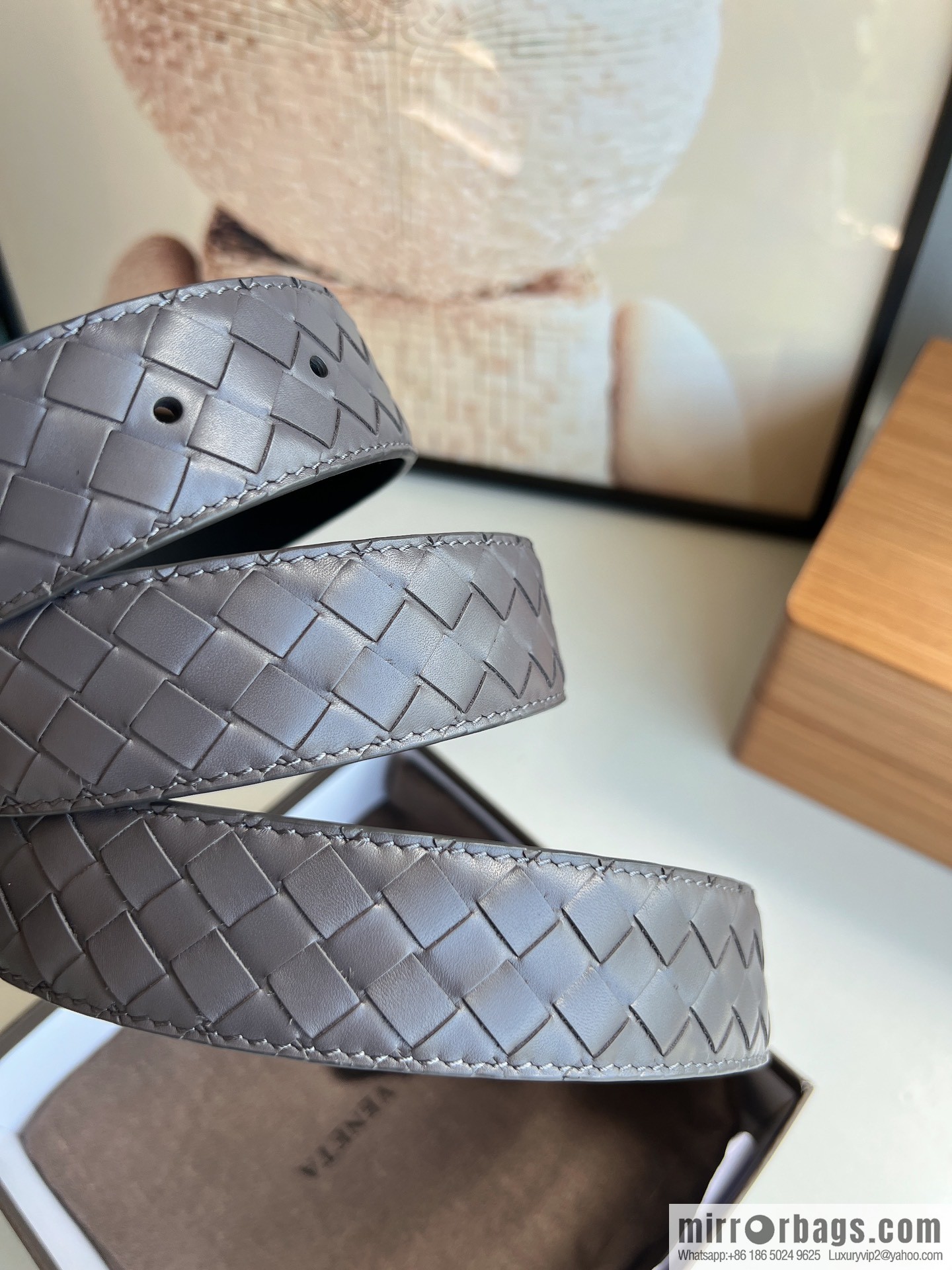 BV Baodian, imported calfskin woven small squares become a typical logo 3.5cm belt