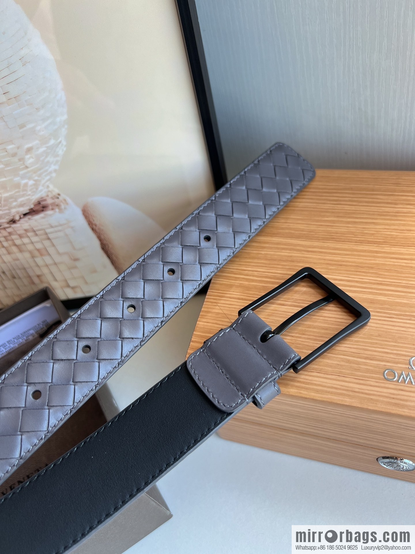 BV Baodian, imported calfskin woven small squares become a typical logo 3.5cm belt