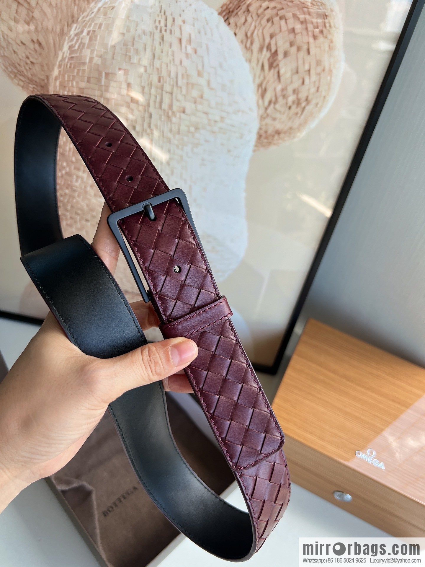 BV Baodian, imported calfskin woven small squares become a typical logo 3.5cm belt