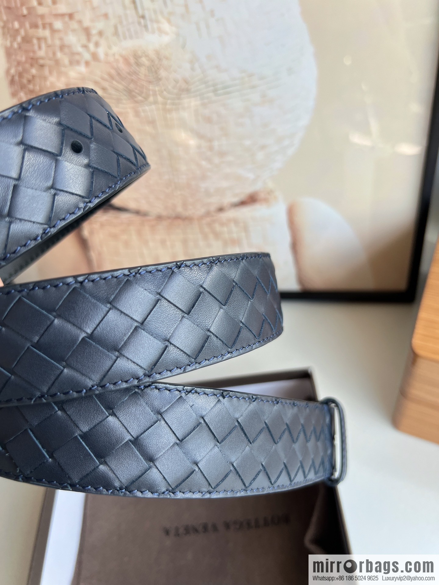 BV Baodian, imported calfskin woven small squares become a typical logo 3.5cm belt