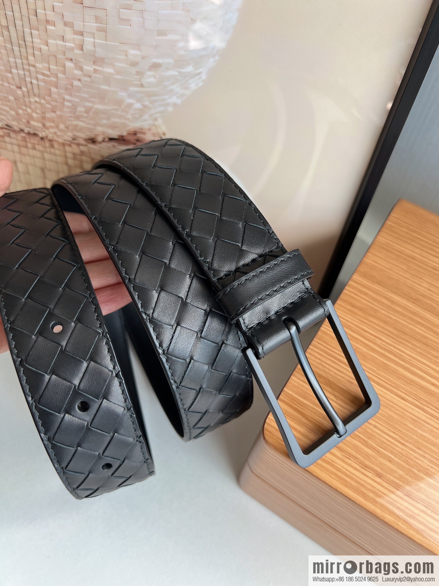 BV Baodian, imported calfskin woven small squares become a typical logo 3.5cm belt