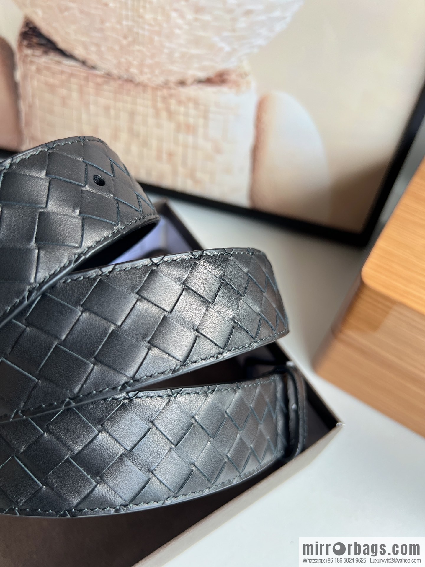 BV Baodian, imported calfskin woven small squares become a typical logo 3.5cm belt