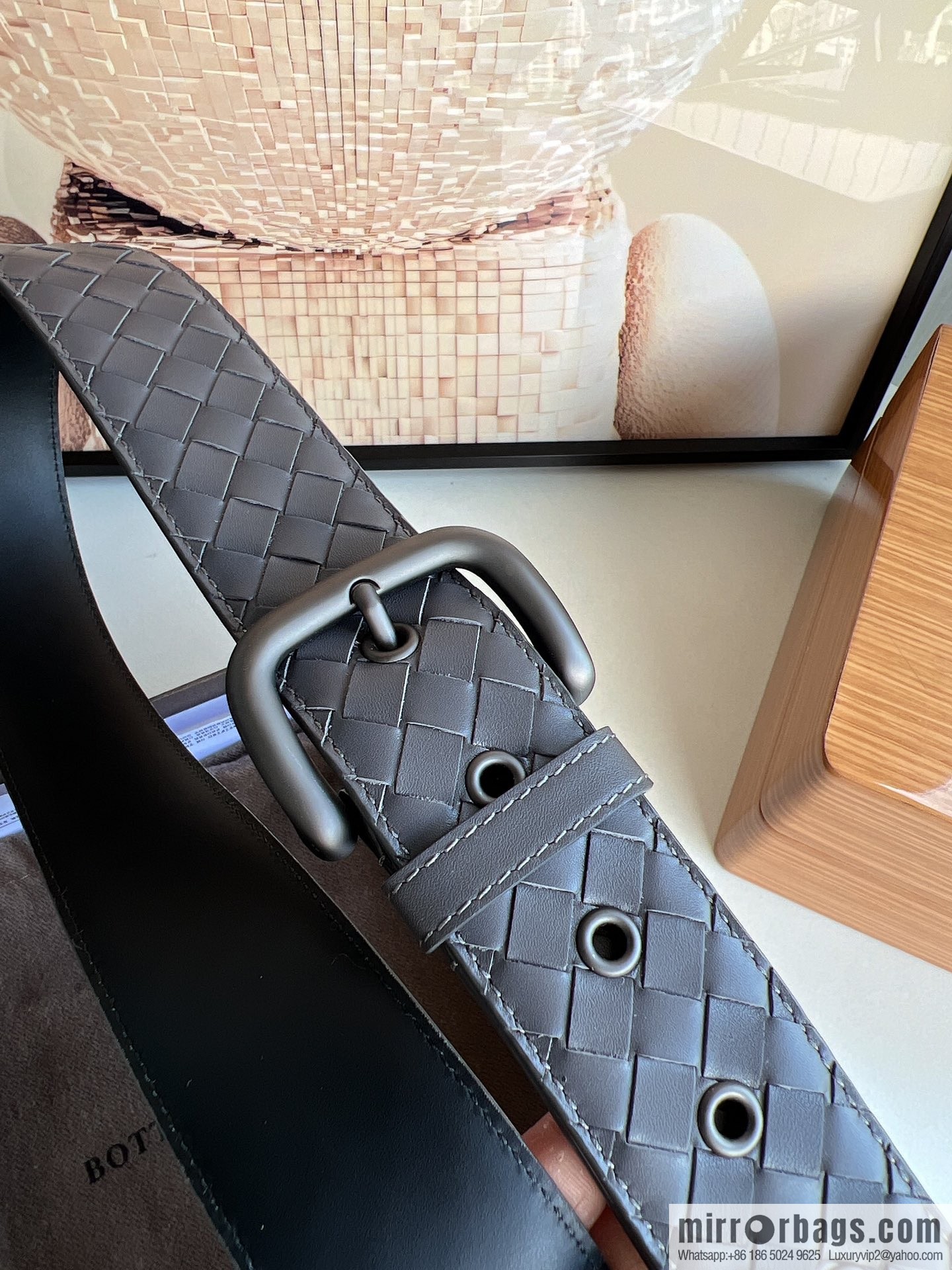 BV Baodian, imported calfskin woven small squares become a typical logo men 3.5cm.