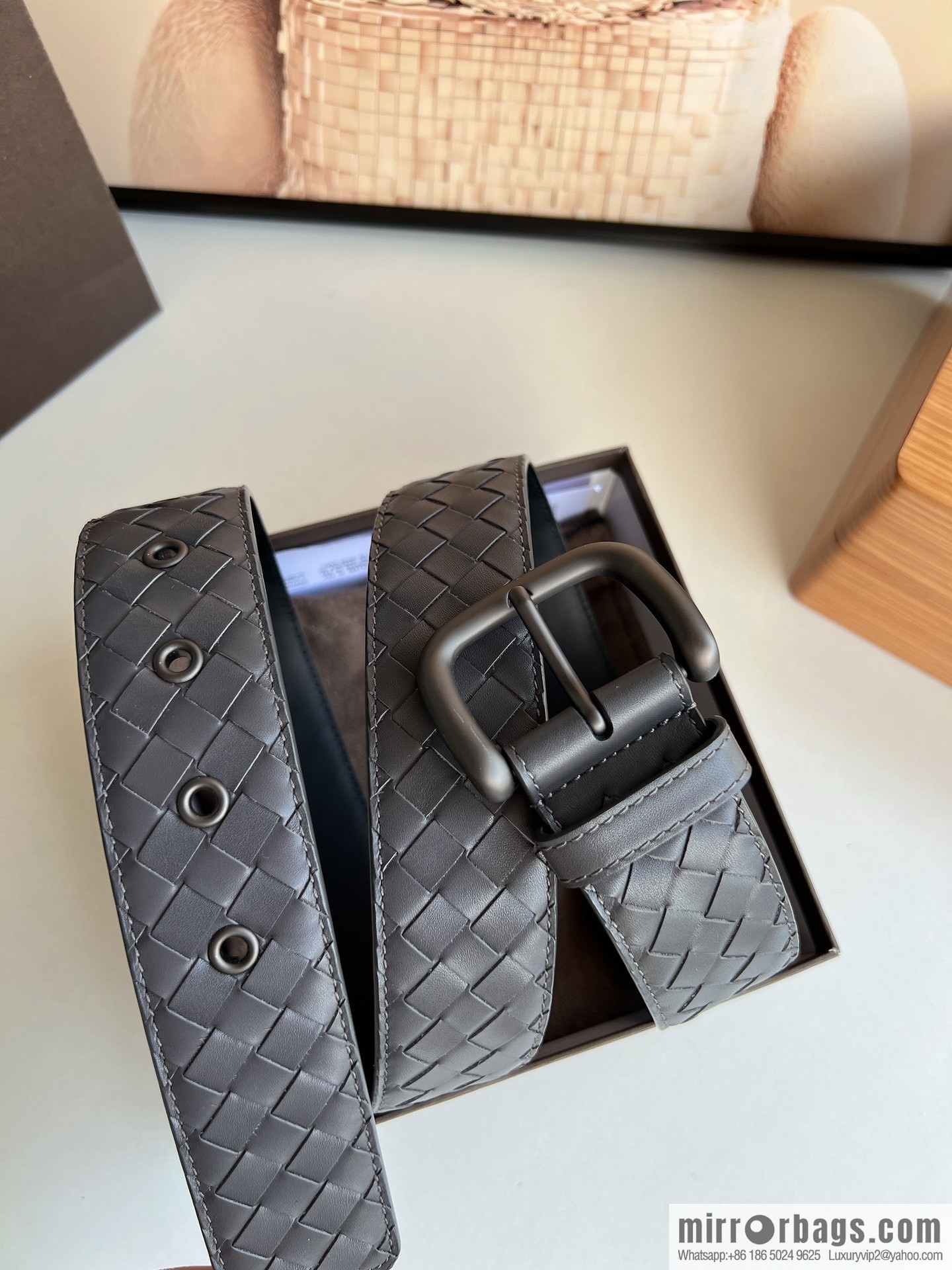 BV Baodian, imported calfskin woven small squares become a typical logo men 3.5cm.