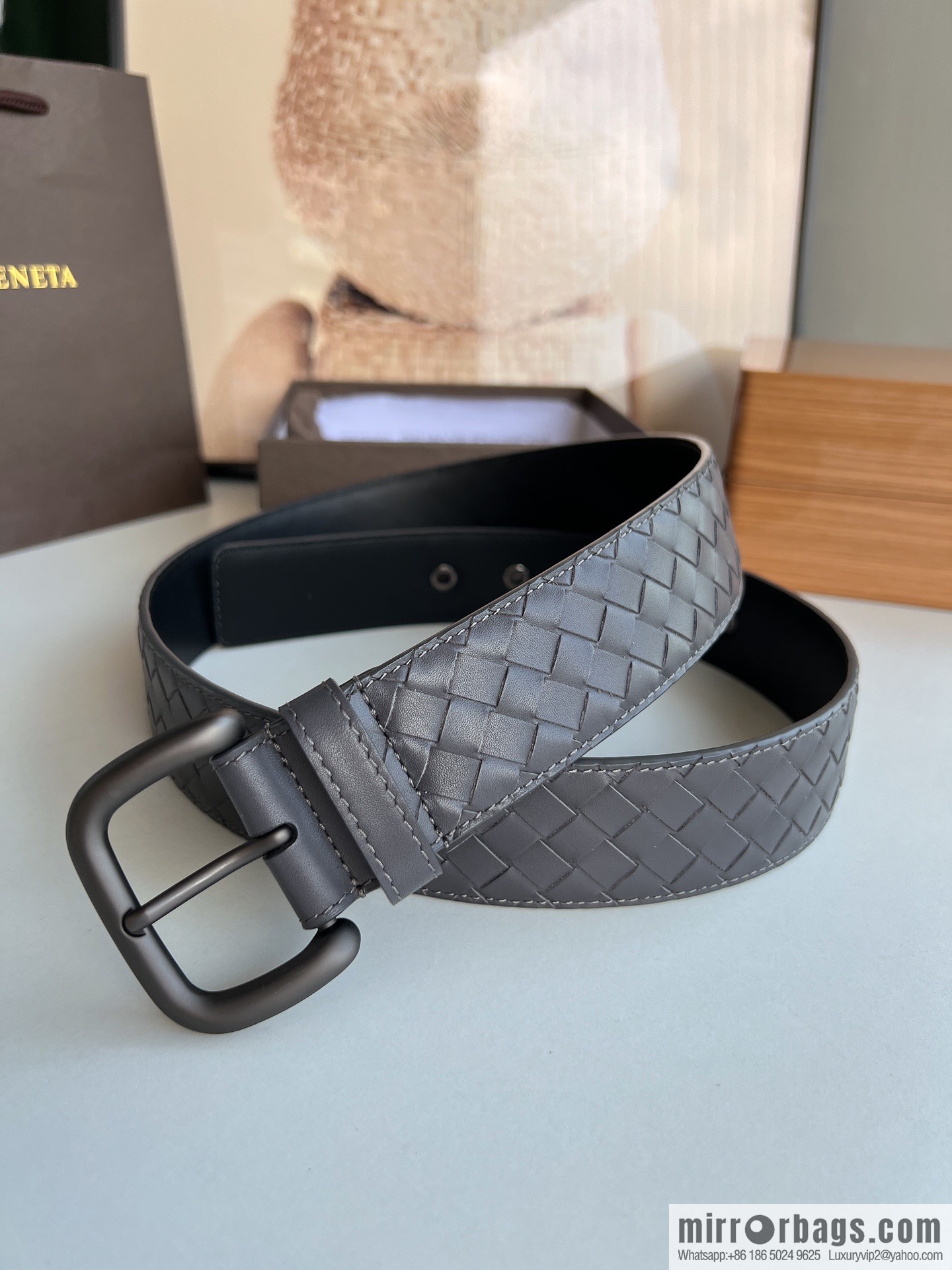 BV Baodian, imported calfskin woven small squares become a typical logo men 3.5cm.