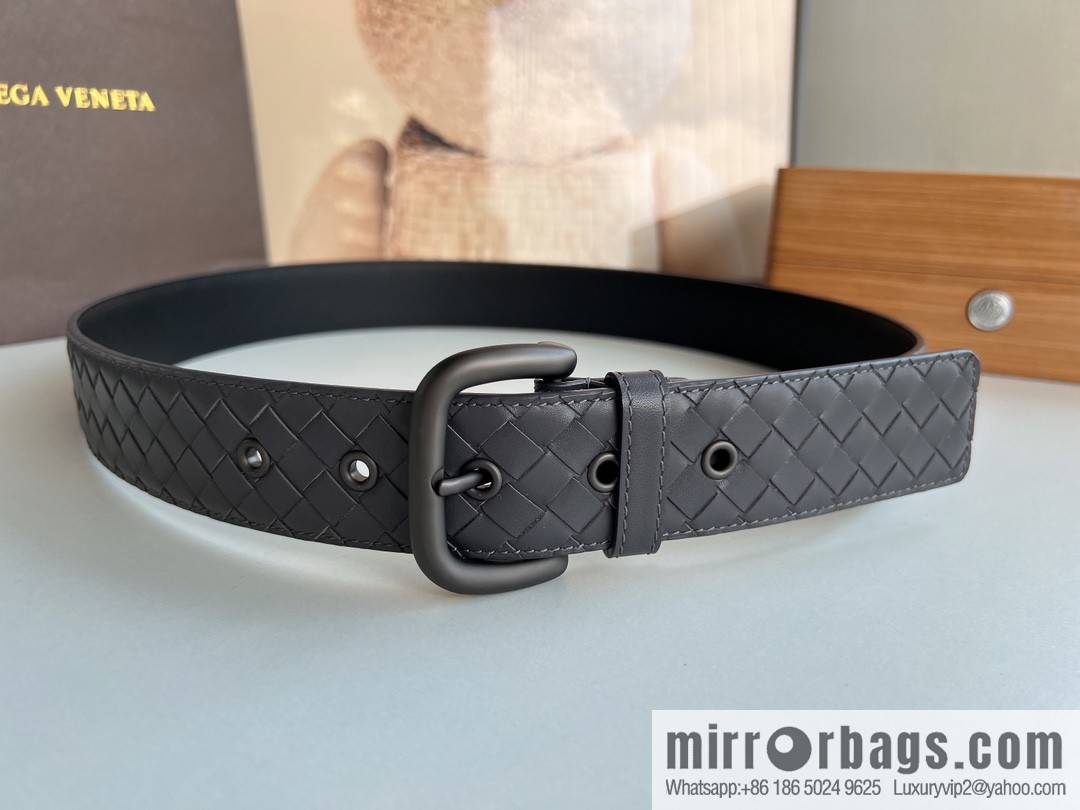 BV Baodian, imported calfskin woven small squares become a typical logo men 3.5cm.