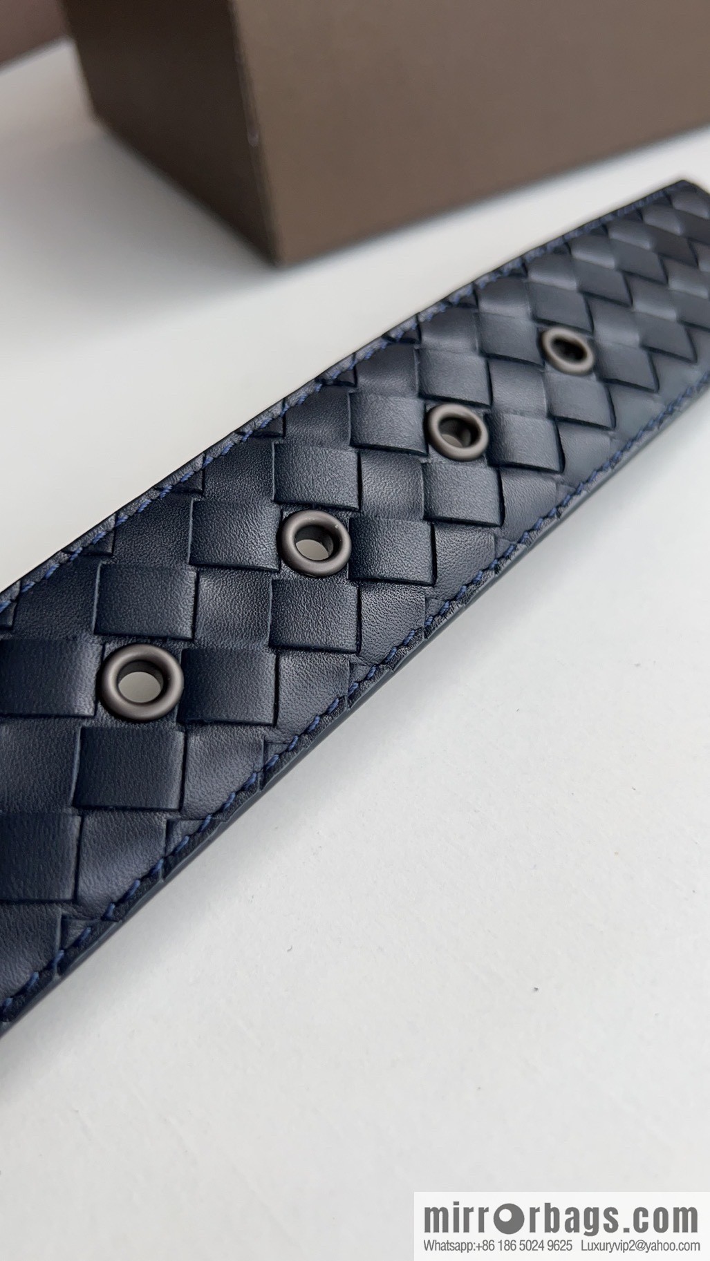 BV Baodian, imported calfskin woven small squares become a typical logo men 3.5cm.