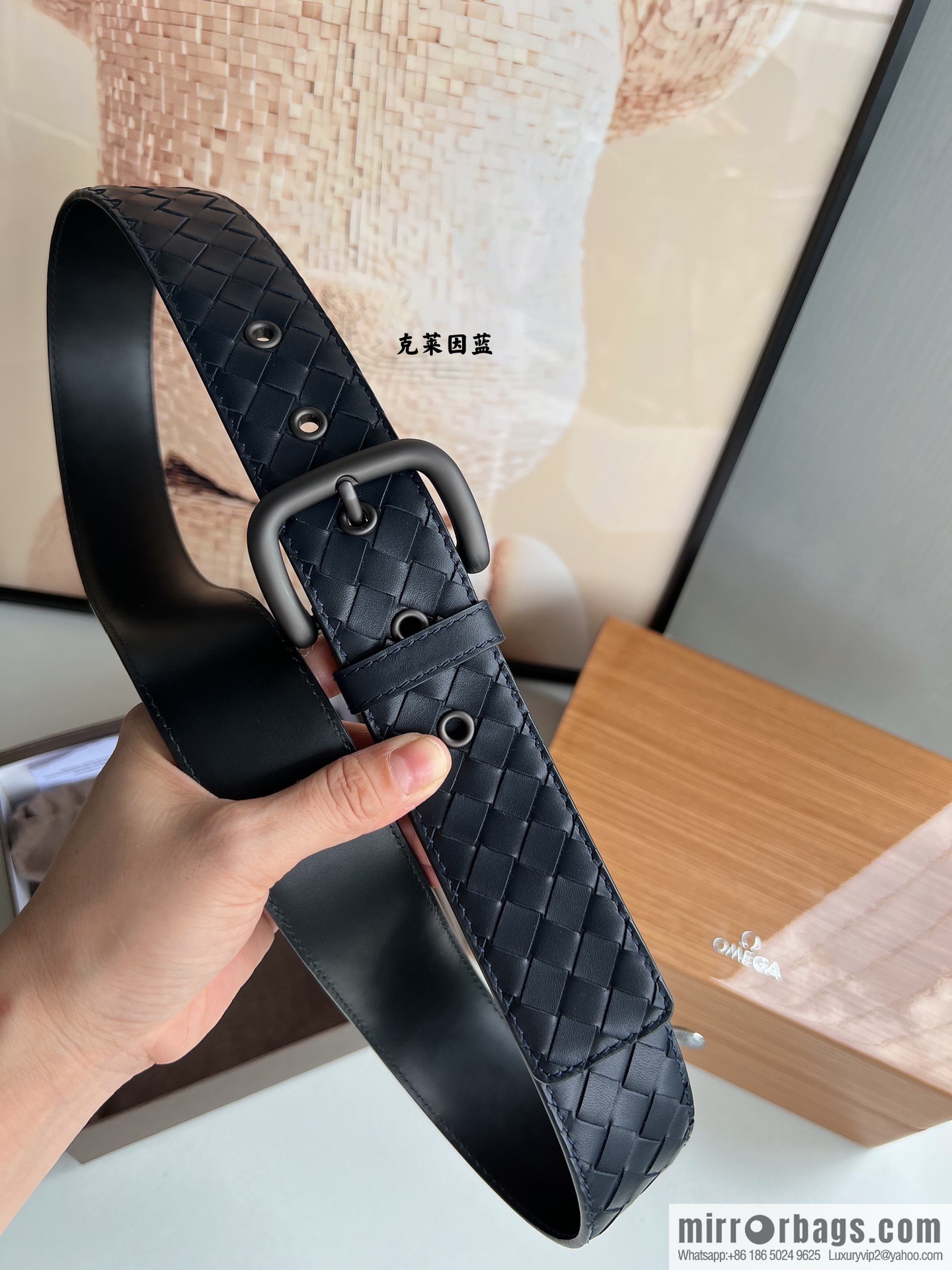BV Baodian, imported calfskin woven small squares become a typical logo men 3.5cm.