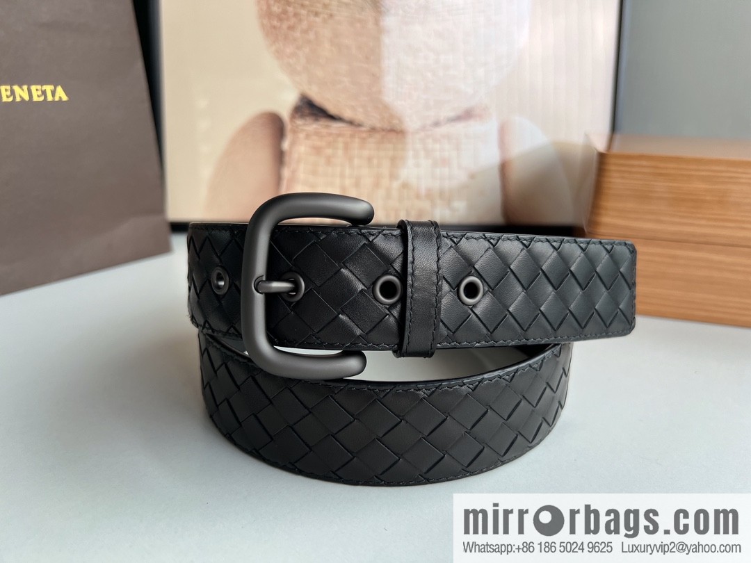 BV Baodian, imported calfskin woven small squares become a typical logo men 3.5cm.
