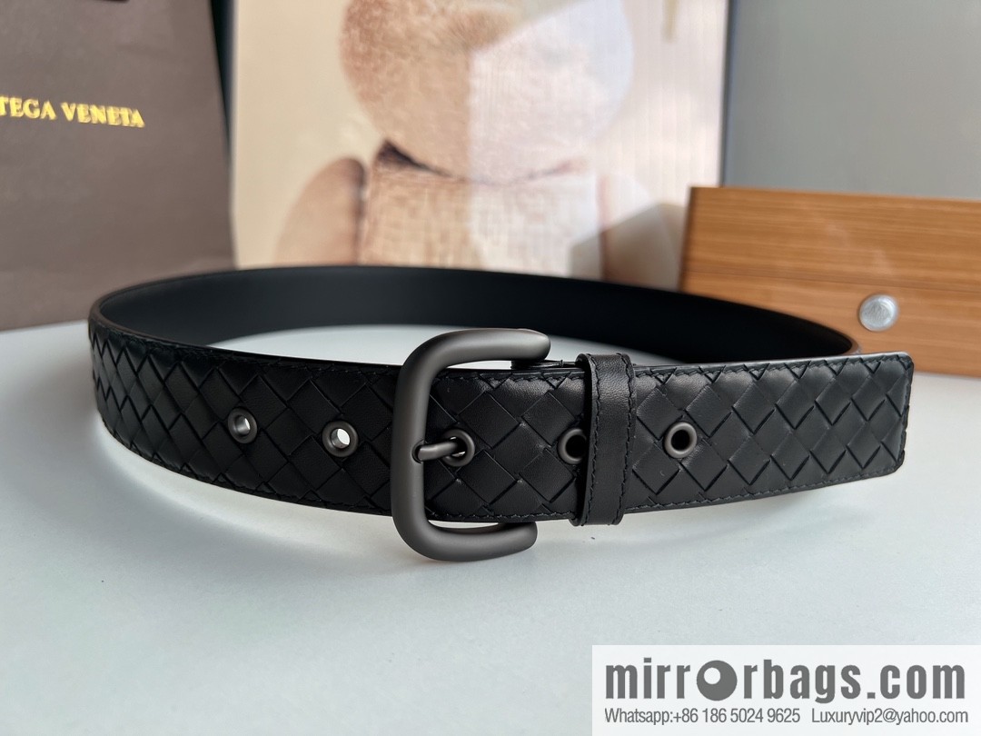 BV Baodian, imported calfskin woven small squares become a typical logo men 3.5cm.