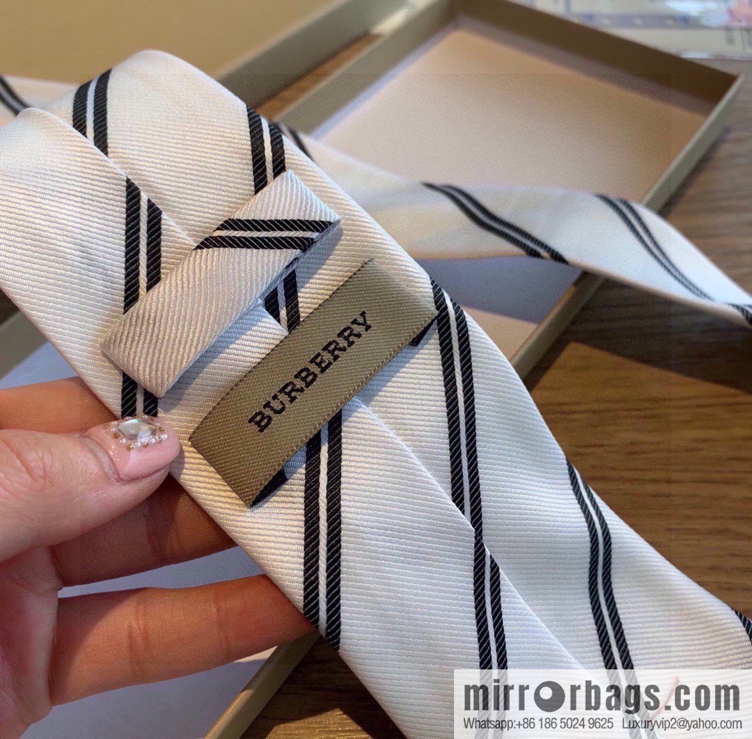 Burberry 100% Top Jacquard Silk Tie