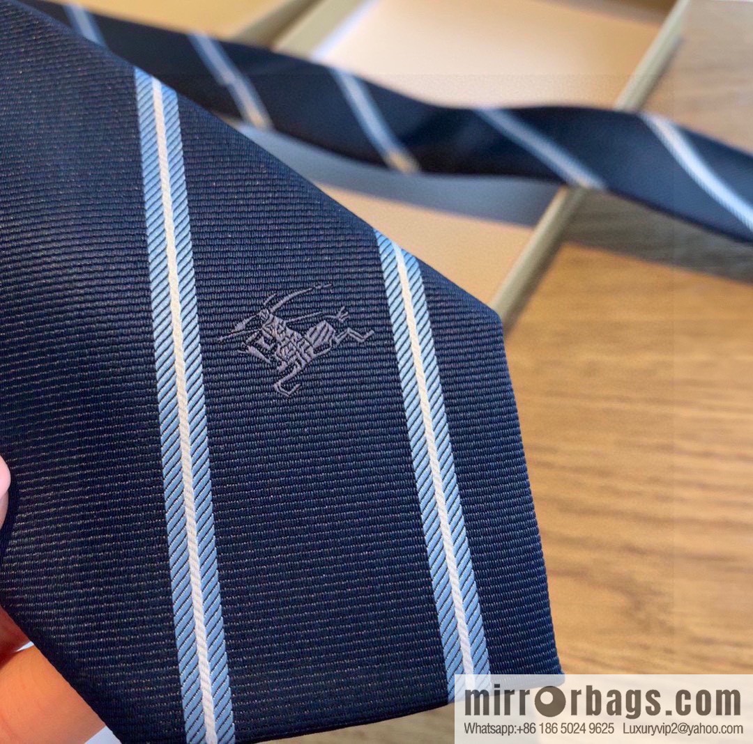 Burberry 100% Top Jacquard Silk Tie