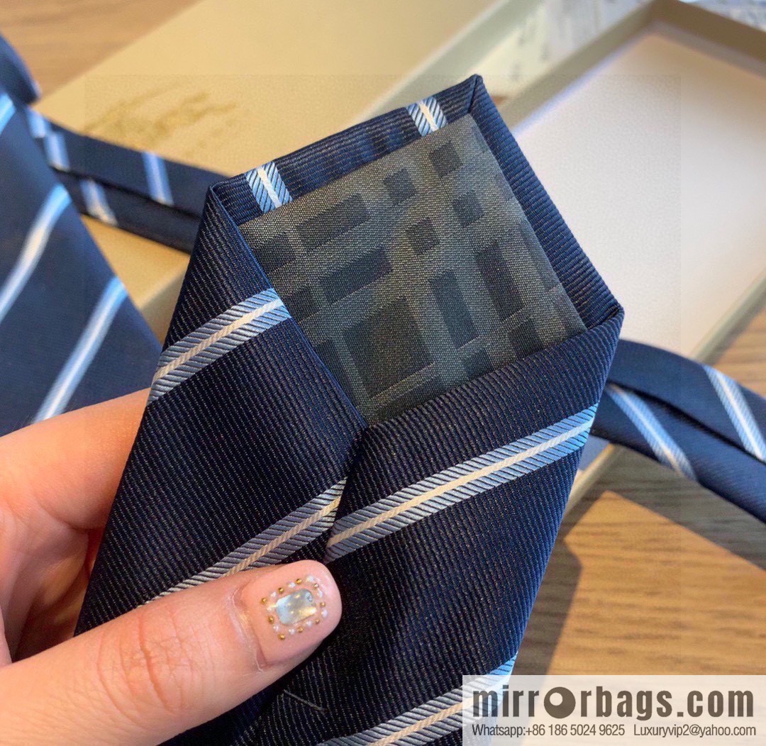Burberry 100% Top Jacquard Silk Tie