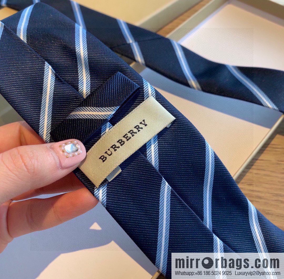 Burberry 100% Top Jacquard Silk Tie