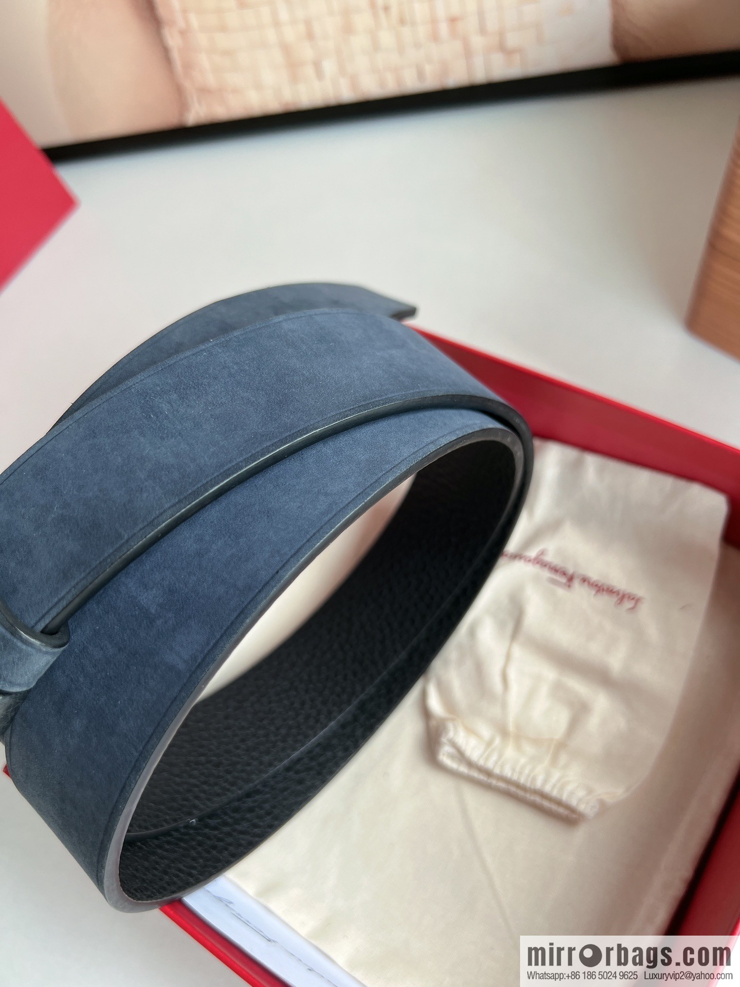Salvatore Ferragamo Men's 3.5cm Counter Rotating Metal Clip Buckle, Imported First Layer Cowhide Swing Pattern Suede Lined Belt