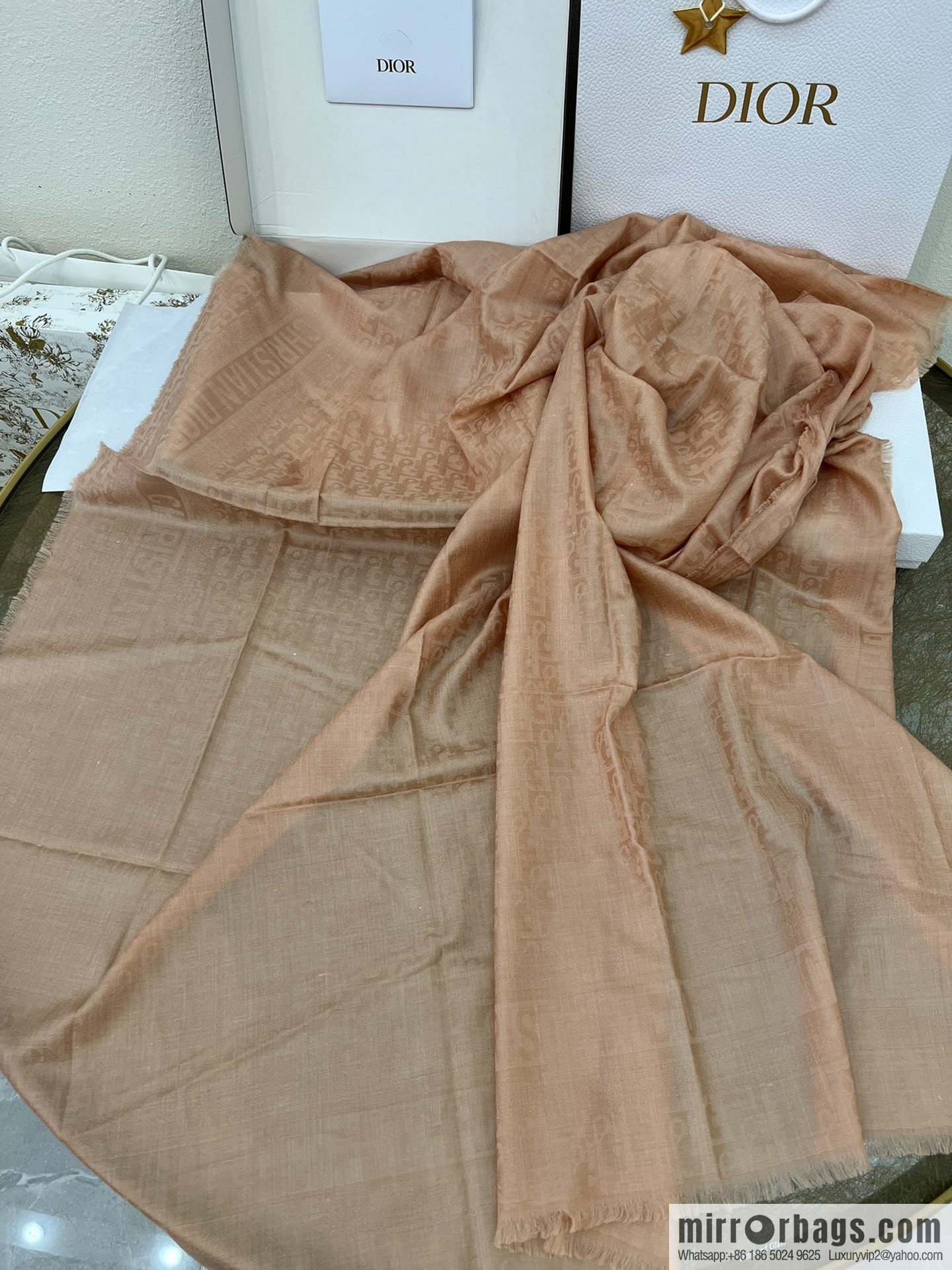 Dior Dior soft glutinous fluff cashmere square towel