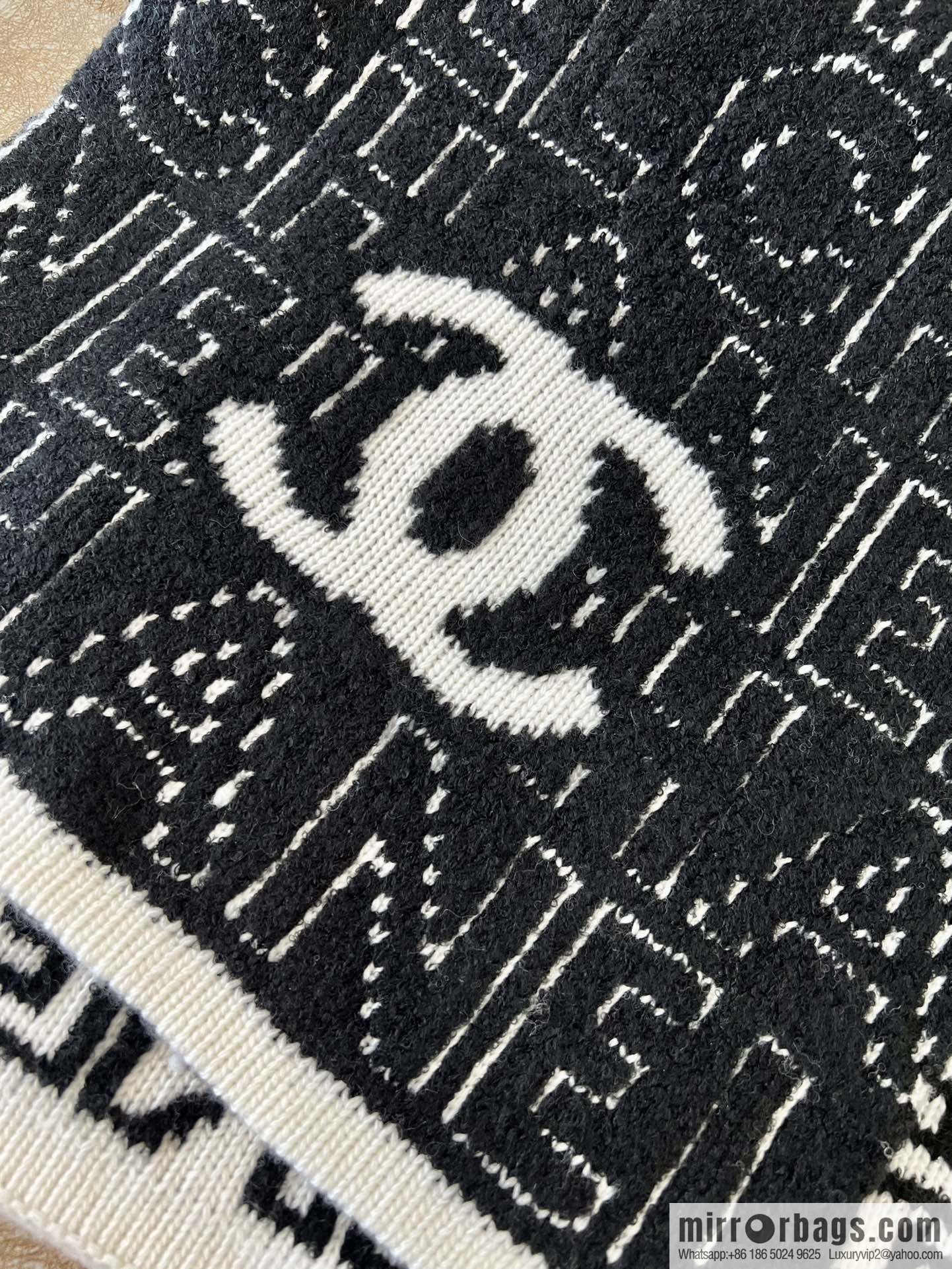 CHANEL Chanel double-sided letter cashmere scarf