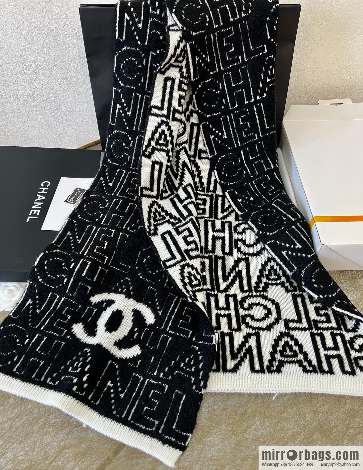 CHANEL Chanel double-sided letter cashmere scarf