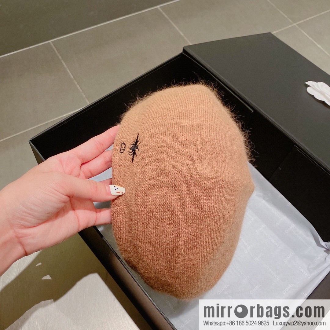 Dior 2022 autumn and winter new knitted rabbit fur beret