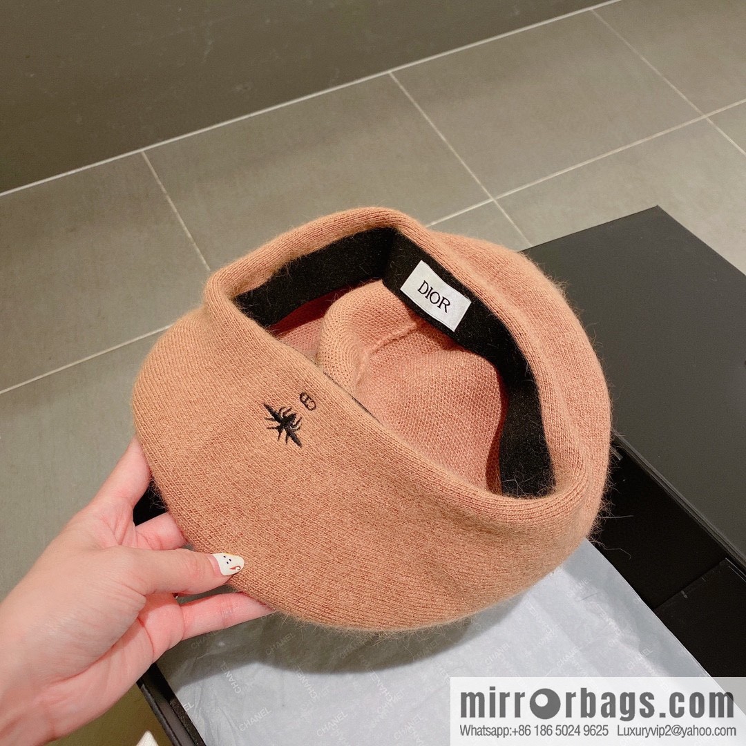 Dior 2022 autumn and winter new knitted rabbit fur beret