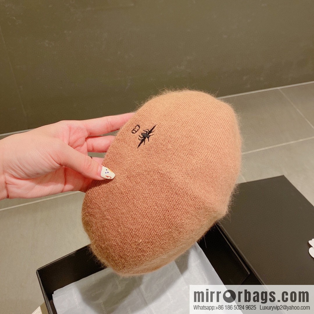 Dior 2022 autumn and winter new knitted rabbit fur beret