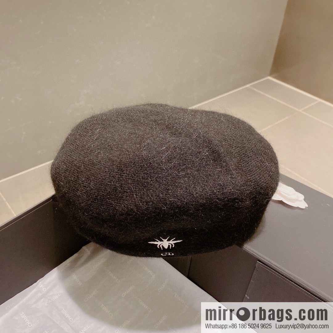 Dior 2022 autumn and winter new knitted rabbit fur beret