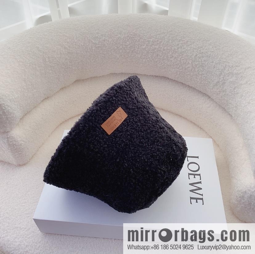 LOEWE Luo Yiwei 2022 autumn and winter new lamb wool bucket hat