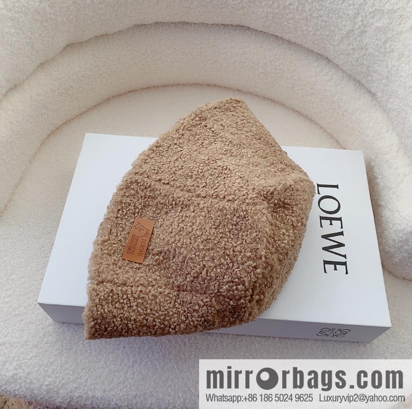 LOEWE Luo Yiwei 2022 autumn and winter new lamb wool bucket hat
