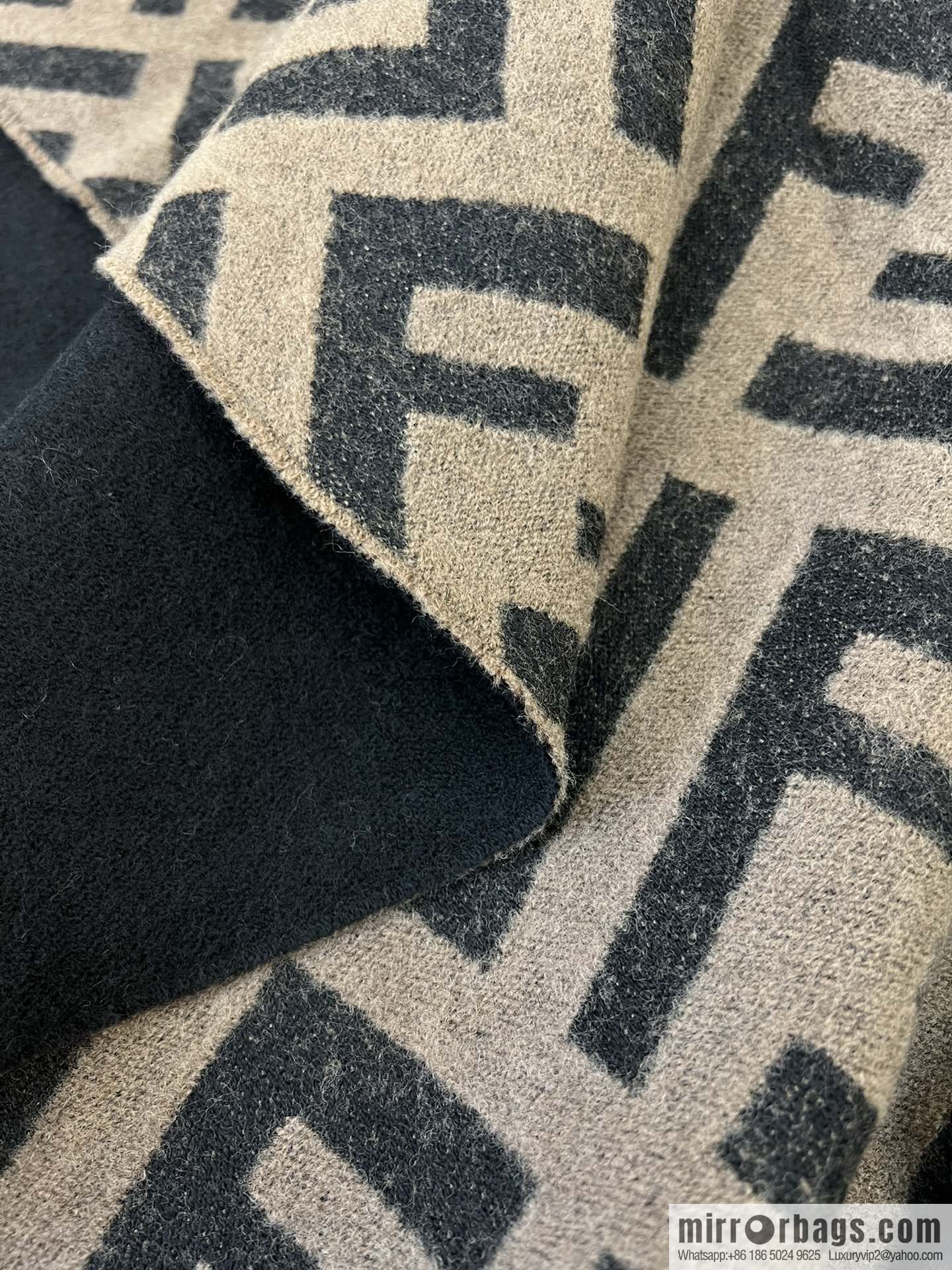 FENDI Fendi large FF pattern double-sided cape FXX715
