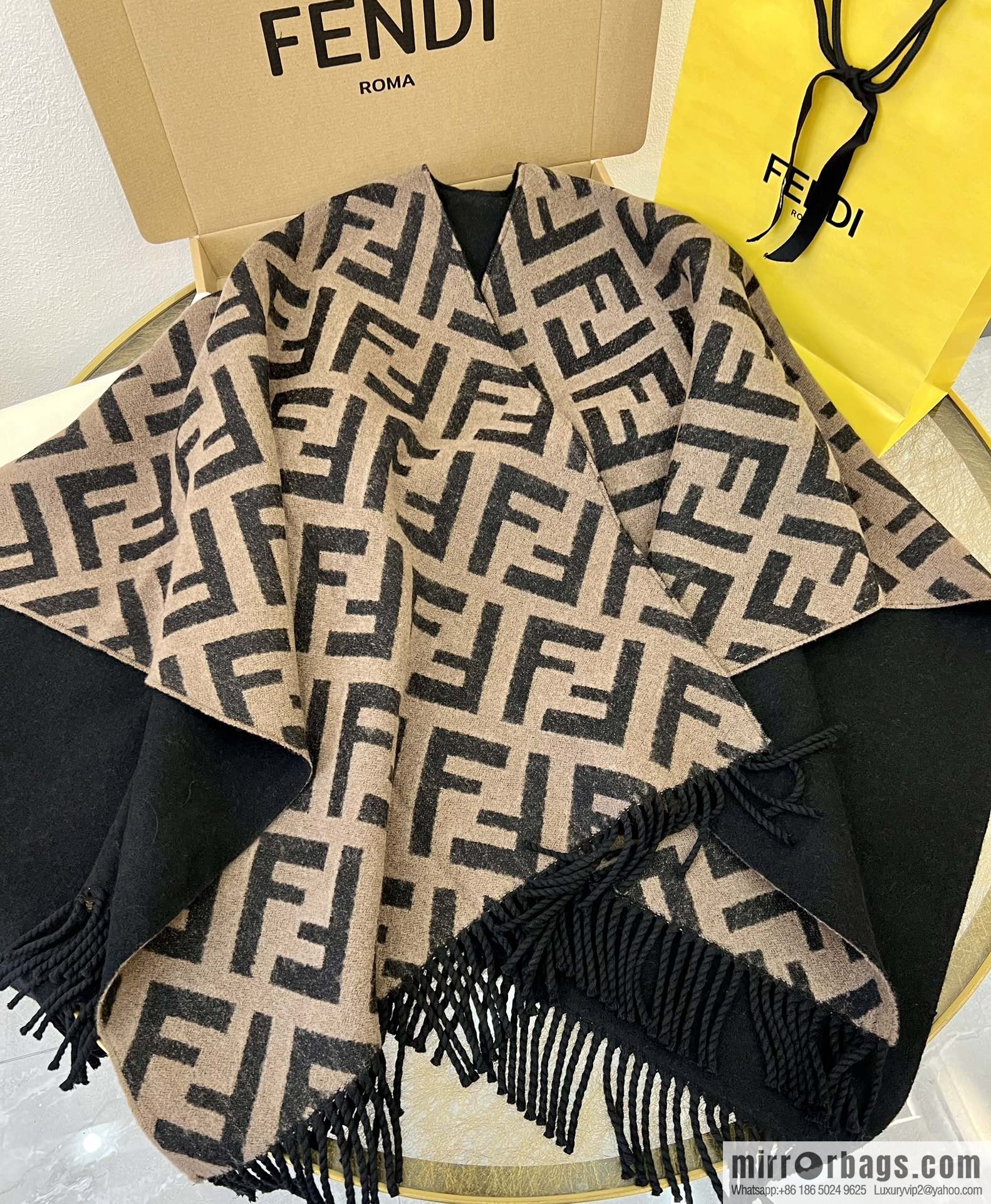 FENDI Fendi large FF pattern double-sided cape FXX715