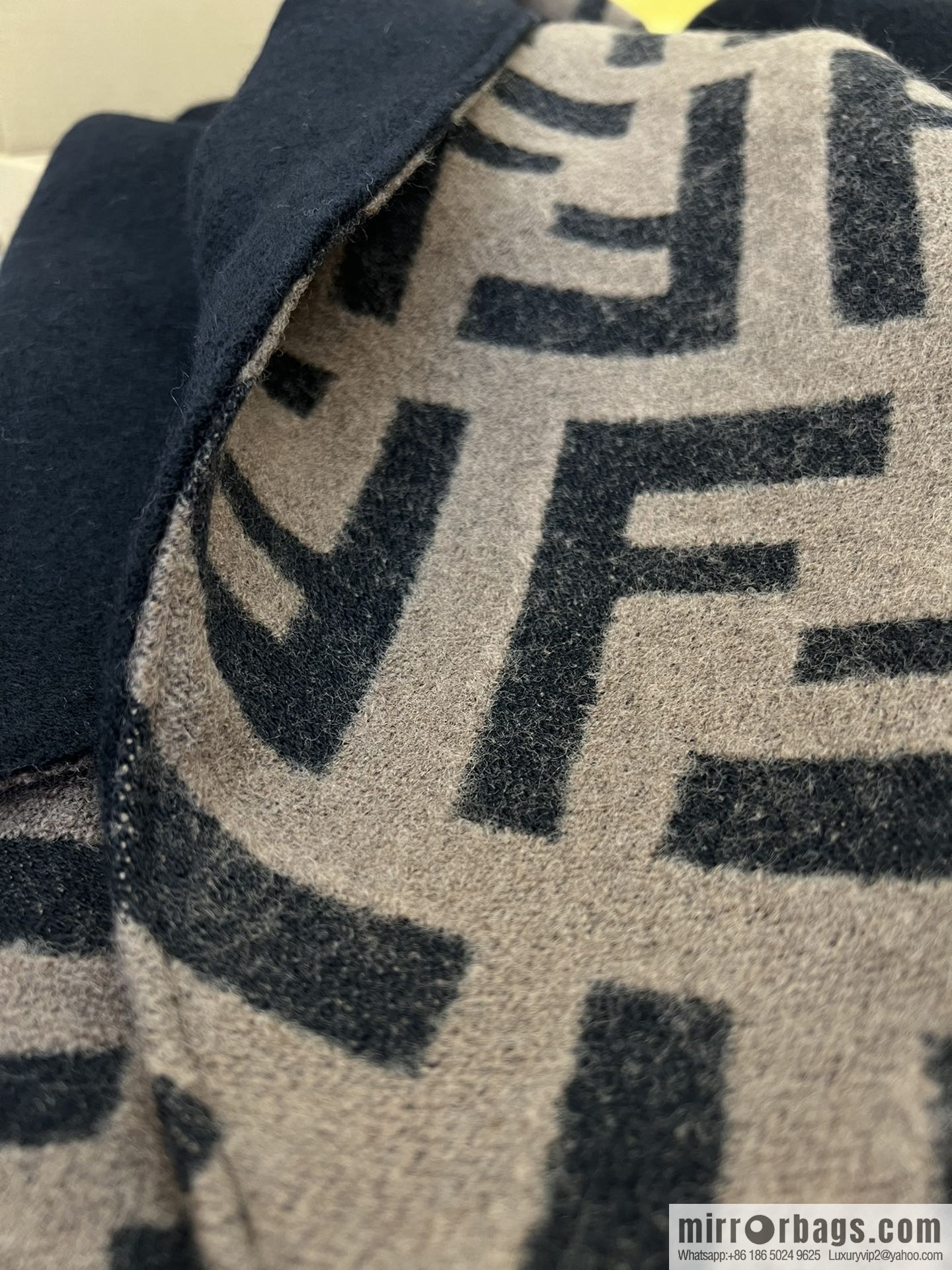 FENDI Fendi large FF pattern double-sided cape FXX715
