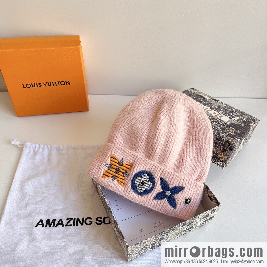 LV Louis Vuitton 2022 autumn and winter new embroidered simple plush wool hat