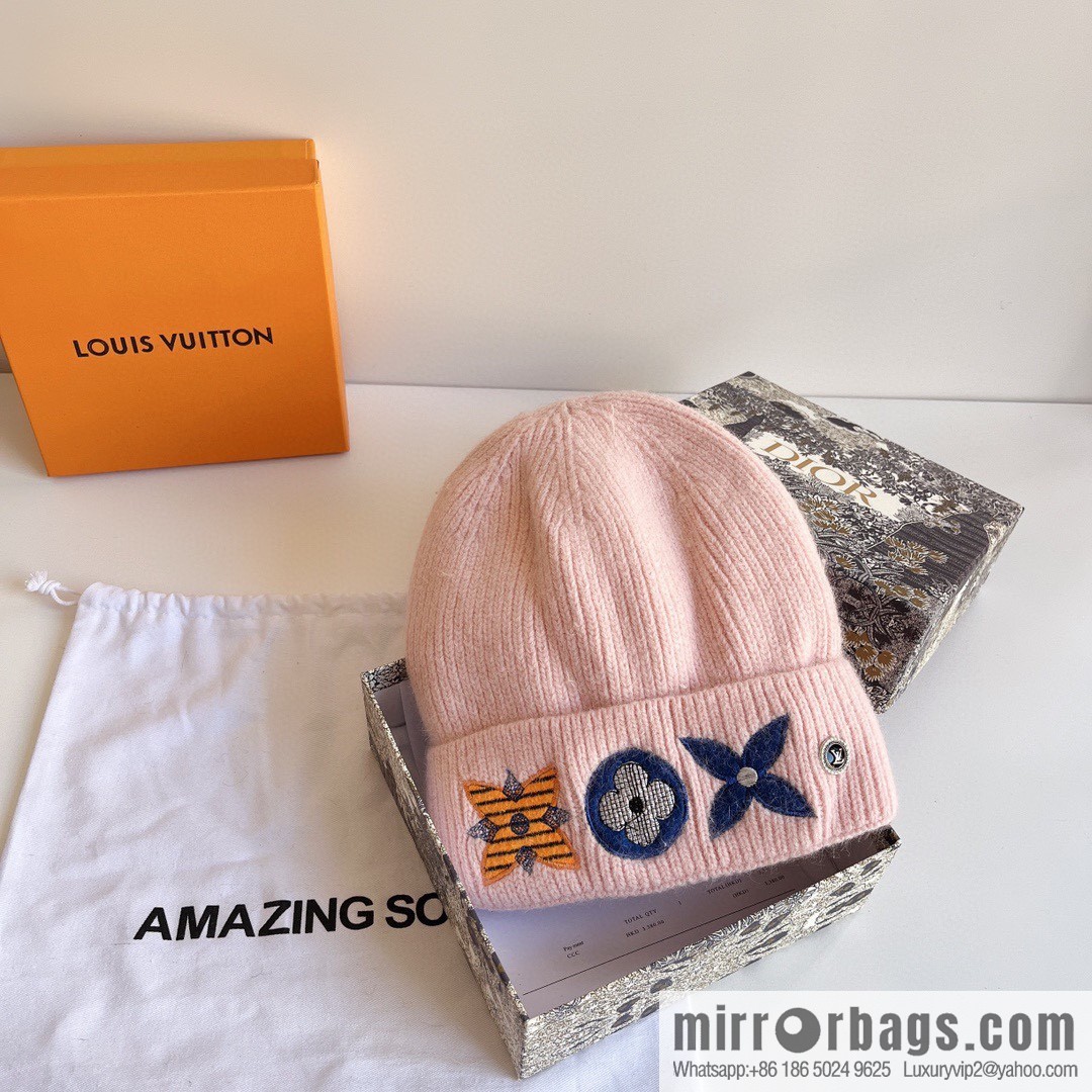 LV Louis Vuitton 2022 autumn and winter new embroidered simple plush wool hat