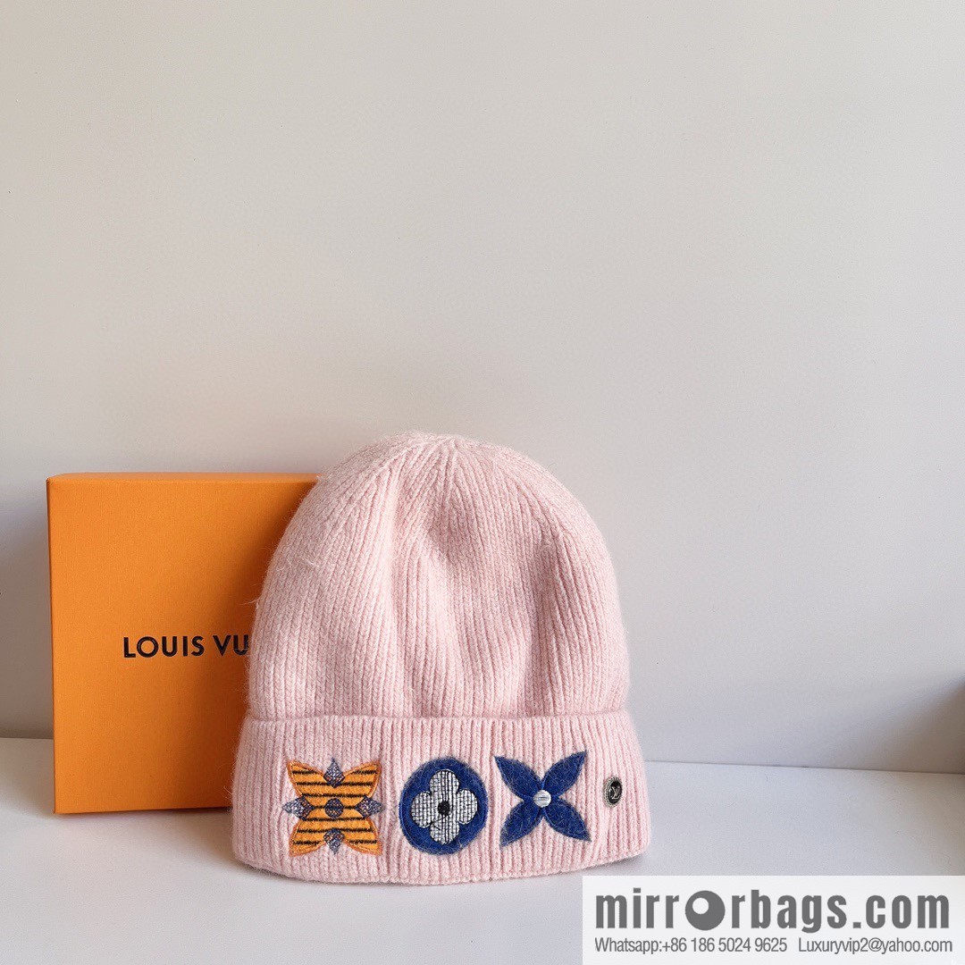 LV Louis Vuitton 2022 autumn and winter new embroidered simple plush wool hat